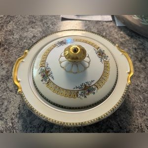 Noritake Belmaison Round covered Vegetable